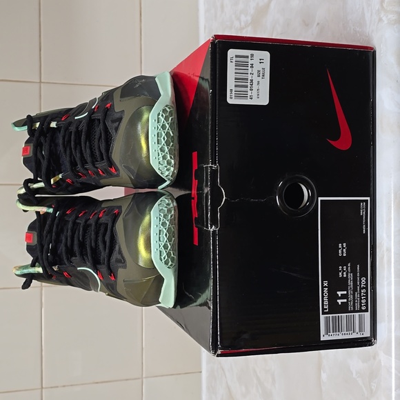 Nike LeBron XI 'King's Pride' - Picture 3 of 6